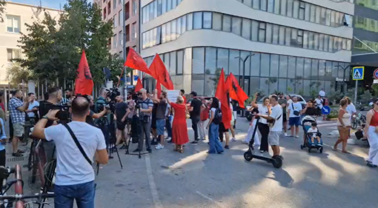 Tentuan të futeshin në Kryeministri, Prokuroria kërkon lirimin e 14 protestuesve