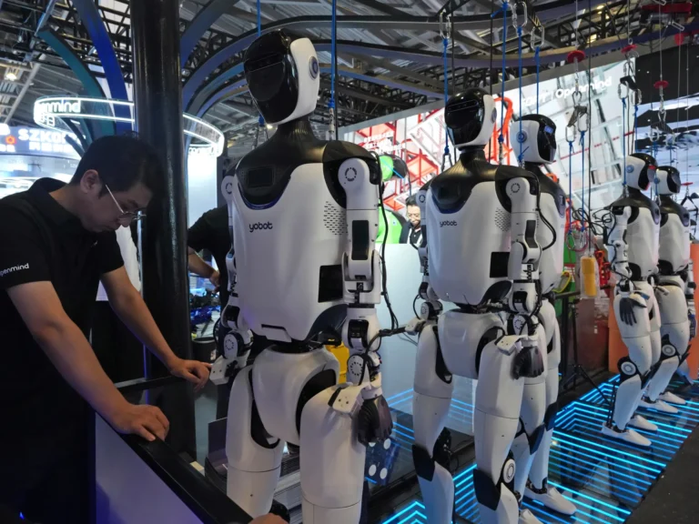 Kina, laboratori i ri i botës – Robotë, IA dhe fabrika të automatizuara tërheqin biznesin global
