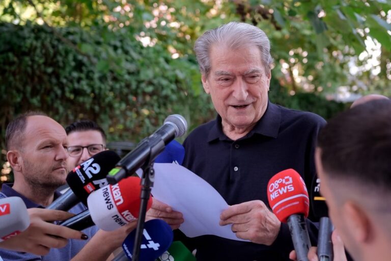 Berisha: Në SPAK dosjet e Ramës kundërmonin në të katër anët, aty duhej të futeshe me maskë antigaz