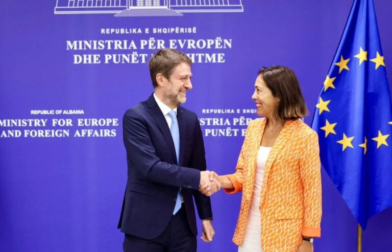 Ministri Hoxha pret ambasadoren e re të BE-së në Tiranë: Zgjerimi do të jetë suksesi ynë i përbashkët