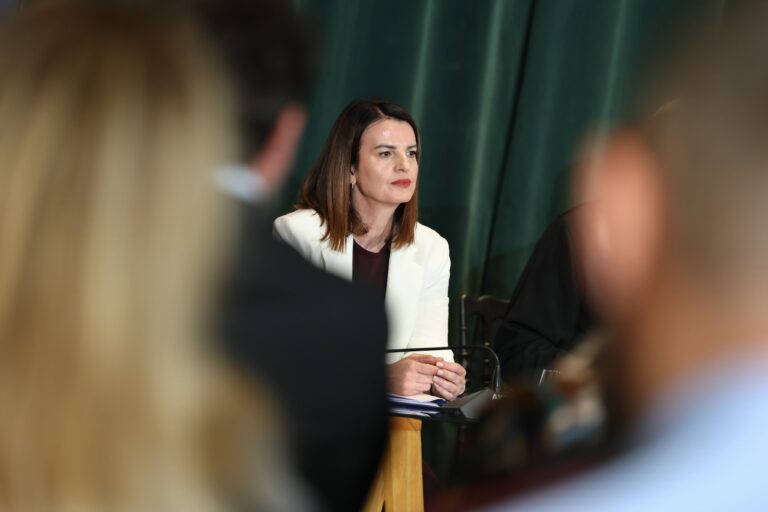Zv/kryeministrja Koçiu për alarmin e rremë në shkollë: Çmenduri e mirëfilltë kriminale