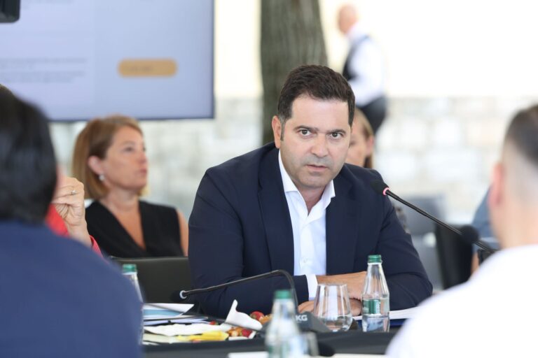 Ministri Malaj: Çdo biznes i djegur mbart punën dhe sakrificën e njerëzve! Pasojat i paguajnë qytetarët