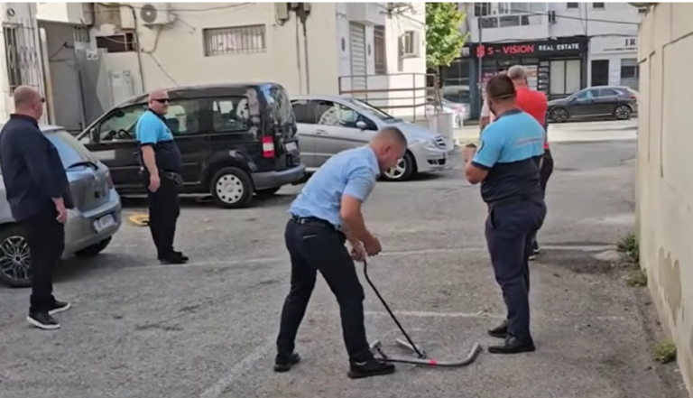 Durrës, Policia Bashkiake liron parkimet e zëna forcërisht