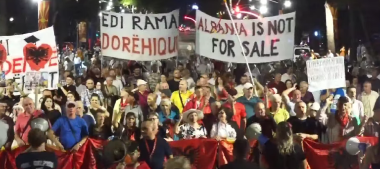 96 ditë protestë, protestuesit: Shqipëria kërkon revolucion. Bashkohuni studentë, kombi na thërret