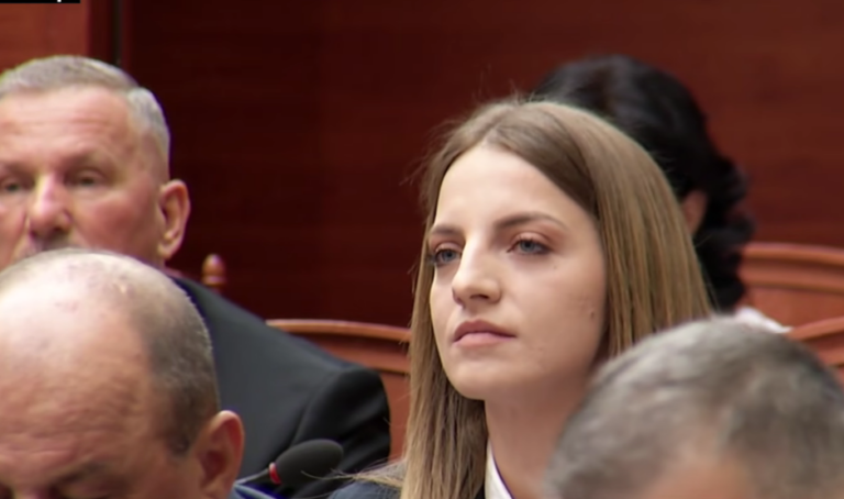Marjana Koçeku rikthehet në Parlament si opozitare