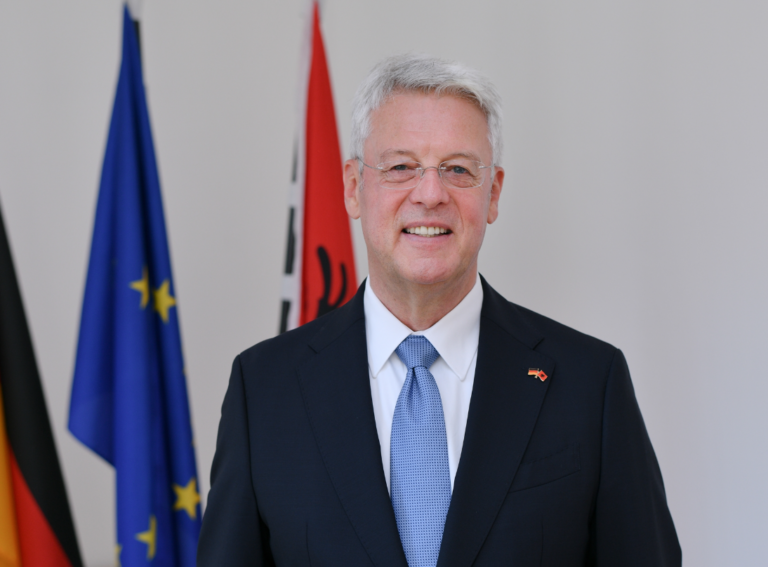 Ambasadori gjerman: Reforma në drejtësi dhe goditja e korrupsionit, faktorë kyç për në BE. Ndryshimi i ligjeve nuk mjafton