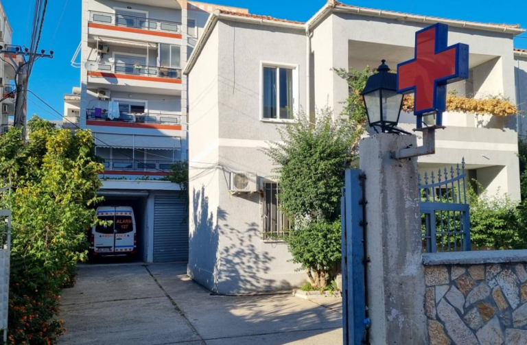 32-vjeçarja shfaqi probleme gjatë qëndrimit në hotel, ndërron jetë në spital