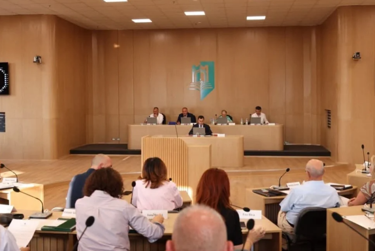 Këshilli Bashkiak në Elbasan voton PRO bashkimit me Cërrikun dhe Belshin