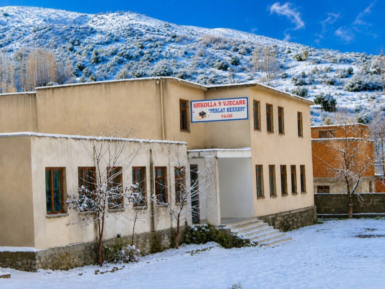 Sadik Çobani, themeluesi i shkollës shqipe në fshatin Vajzë!