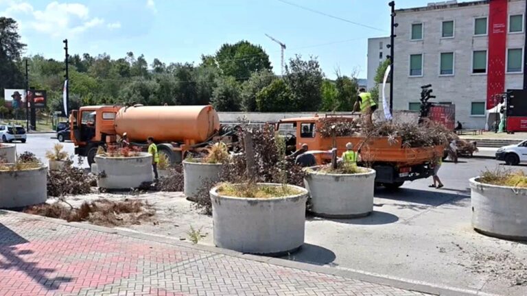 Bashkia e Tiranës në aksion për rigjelbërimin e sheshit ”Nënë Tereza”
