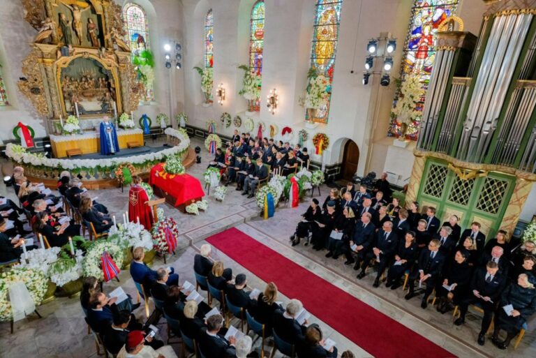 Presidenti Begaj merr pjesë në ceremoninë e lamtumirës së mbretit të Norvegjisë Harald V