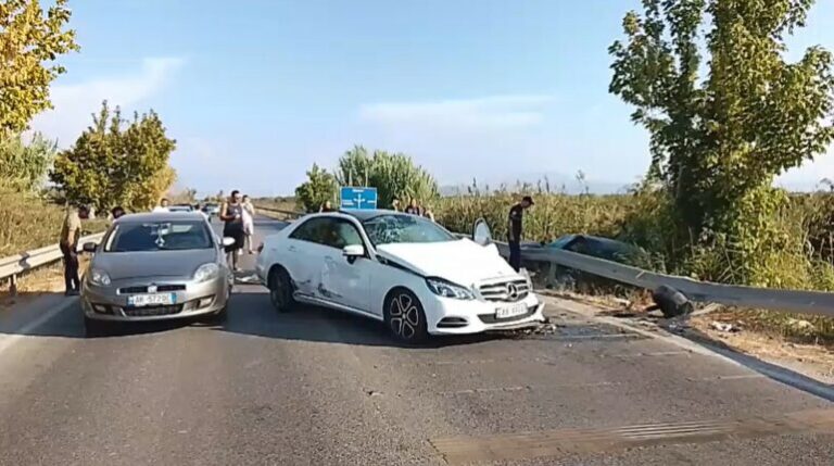 Aksident i rëndë në aksin Lushnjë-Berat, dy drejtuesit janë në gjendje të rëndë