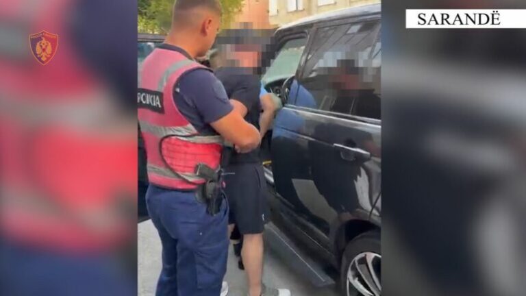 Goditi me grushte punonjësin e policisë, arrestohet 27-vjeçari në Sarandë
