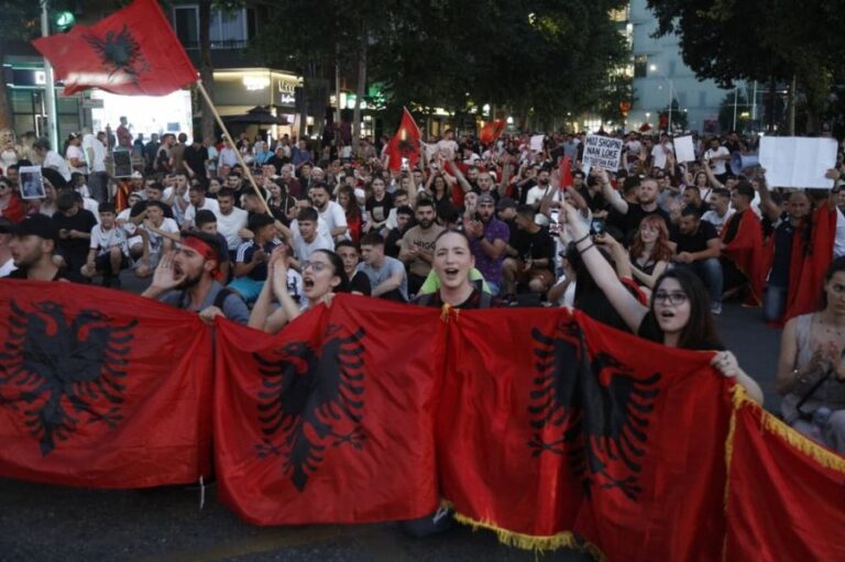 Sot në ditën e 99-të të protestës, qytetarët pritet të rikthehen para godinës së Kryeministrisë për të vijuar tubimin