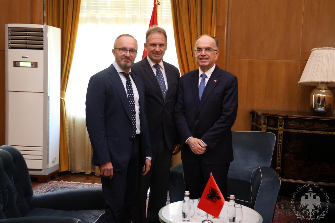 Begaj pret përfaqësuesit e fondacionit  Konrad Adenauer   Shqipëria po avancon në procesin e anëtarësimit në BE