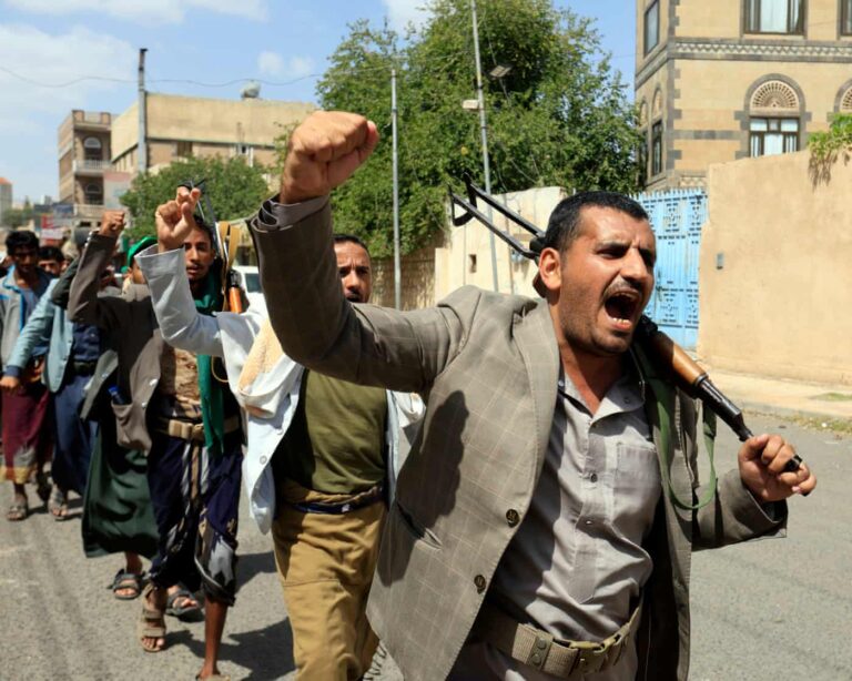 Kapja e ishullit Perim nga Houthi-t thellon krizën në rrugët detare të naftës