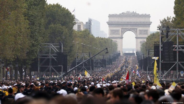 Qindra mijëra në Paris për Meshën e Papa Leos XIV