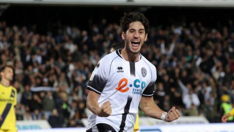 6 gola në 8 goditje, Cristian Shpendi i ka bërë nisje spektakolare në Itali