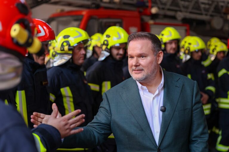 Demo takon zjarrfikësit e Tiranës: Më shumë fokus te parandalimi i zjarreve