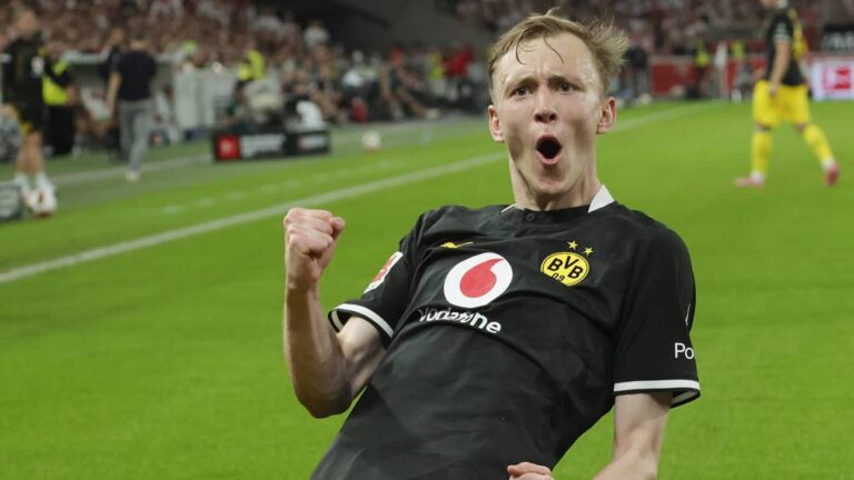 Dortmund mposht Stuttgartin dhe ngjitet në krye të Bundesligës