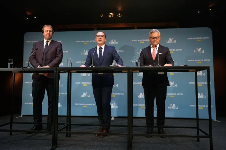 Shtohen masat ndaj emigracionit, ministrat e Brendshëm të BE-së dhe Britanisë kërkojnë mekanizëm të ri për krizat dhe kthime të përshpejtuara