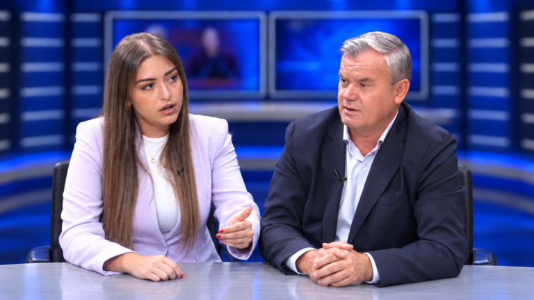 Sara Mila flet te Nikoll Lesi: “PS-ja nuk ikën nga pushteti”. Në emision u fol edhe për problemet në PS, por dhe për pasardhësin e Edi Ramës…