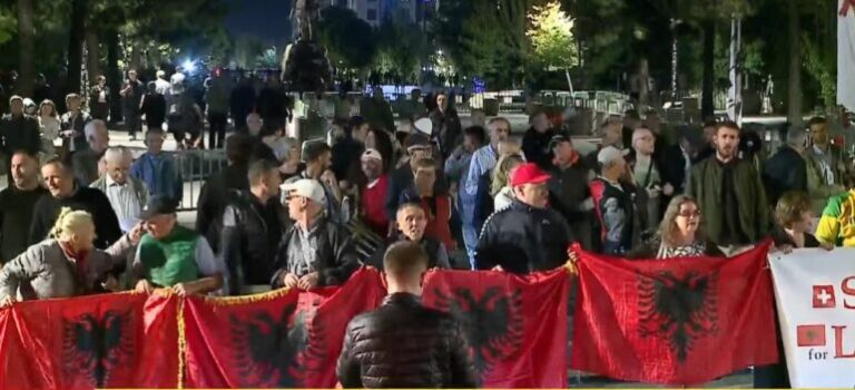 117 ditë protestë, qytetarët: Të bashkohemi për ndryshimin, deri në rrëzimin e diktatorit Rama