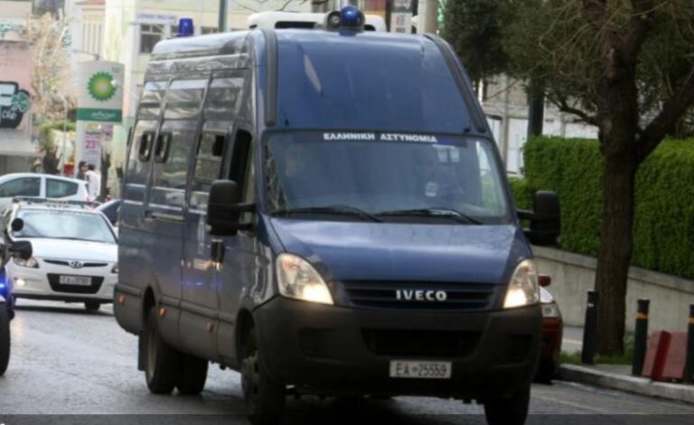 Arratisje spektakolare në Greqi, grupi i armatosur “rrëmben” shqiptarin gjatë transferimit në spital