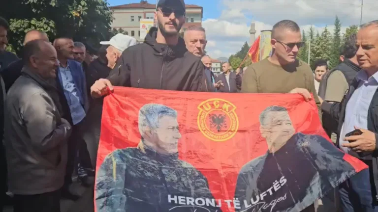 “Liri për çlirimtarët!”, qytetarët në Has protestojnë në mbështetje të ish-drejtuesve të UÇK-së