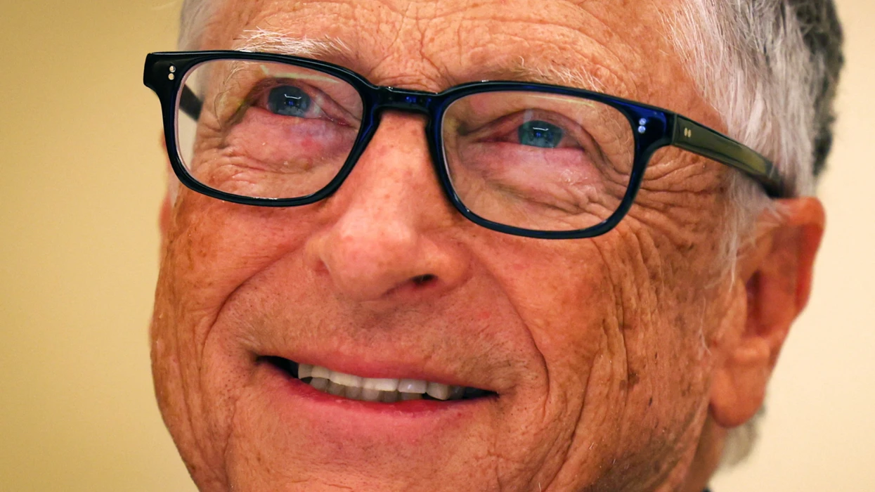 bill-gates-paralajmeron-se-ai-pa-kontroll-mund-te-shkaktoje-nje-miliard-vdekje-dhe-ben-thirrje-per-monitorim