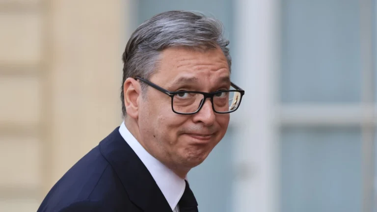 Aleksandar Vuçiç jep dorëheqjen si president i Serbisë