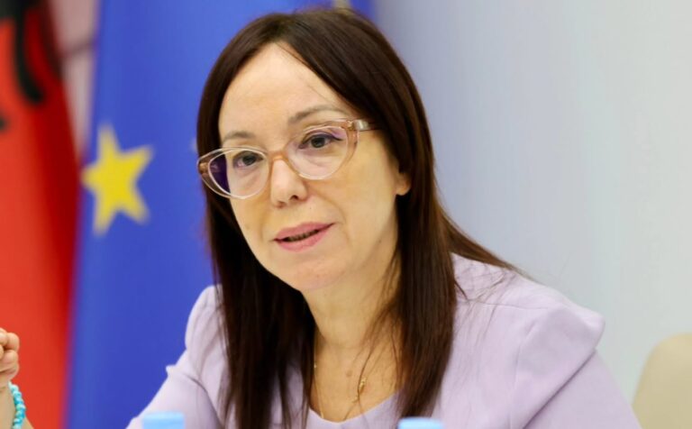 Shëndetësia në fokus, ministrja Spahiu: Të dëgjojmë dhe të trajtojmë çdo shqetësim të qytetarëve