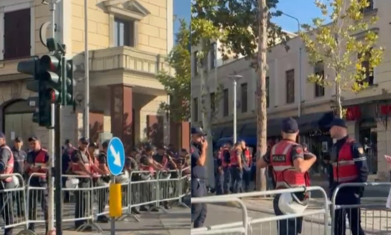Sot seancë dhe protestë  Kuvendi rrethohet me gardhe metalike