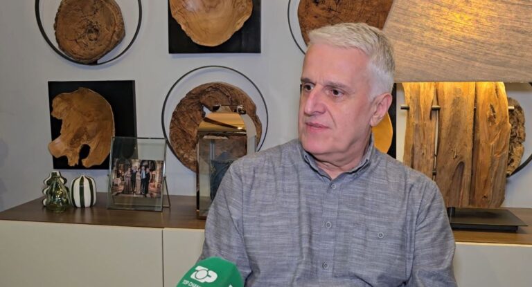 Majko i përlotur: Shqipëria e Kosova të shtrëngojnë dhëmbët, Thaçin tani do e kem më shumë mik