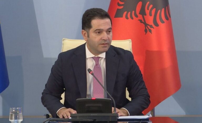 Ministri Malaj u përgjigjet gjyqtarëve: U shkon paga 567 mijë lekë, 165 milionë euro ikin nga buxheti