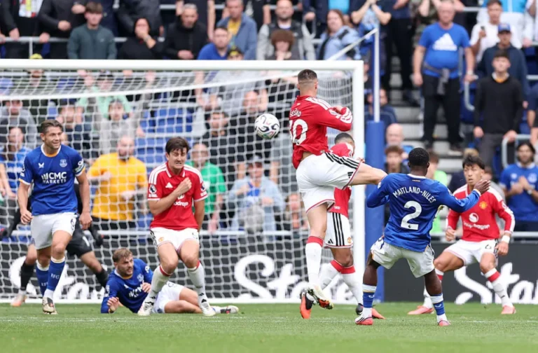United ndalet nga Evertoni me një super gol në sekondat e fundit