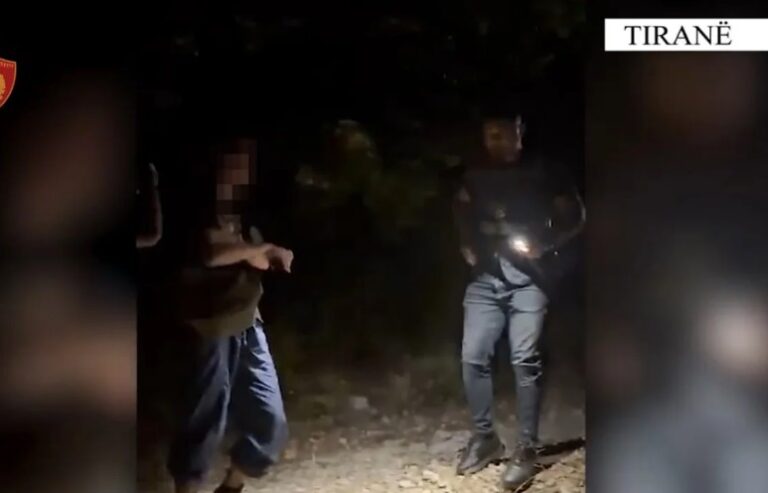 Kishin humbur rrugën pas Malit të Dajtit, shpëtohen dy turistët gjermanë