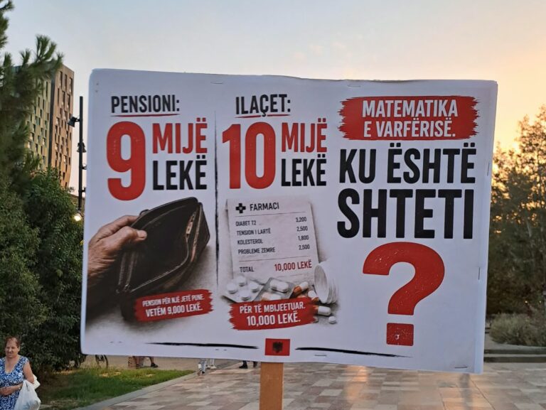 FOTO/ Pankartat në protestën e 95-të, qytetarët kërkojnë hetime dhe drejtësi nga SPAK-u