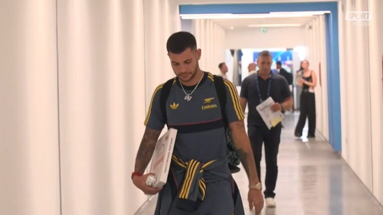 Arsenal e feston fitoren në Napoli me… një picë