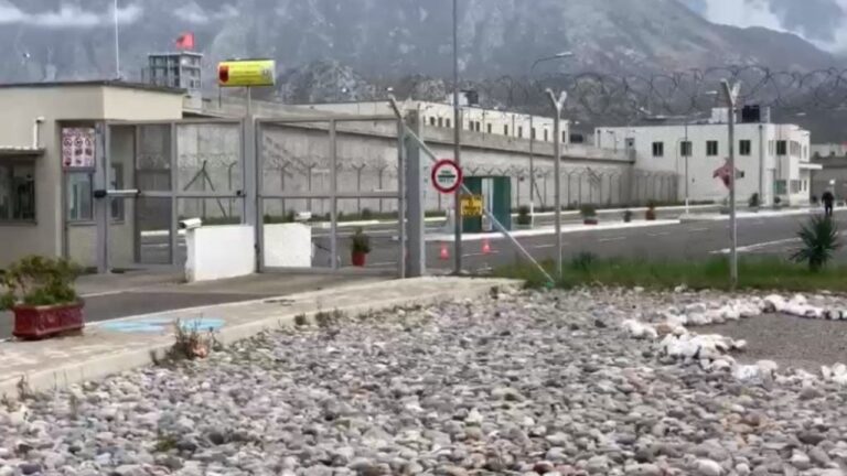 I dënuari për vrasjen e bashkëshortes në 2015 humb jetën në Burgun e Reçit