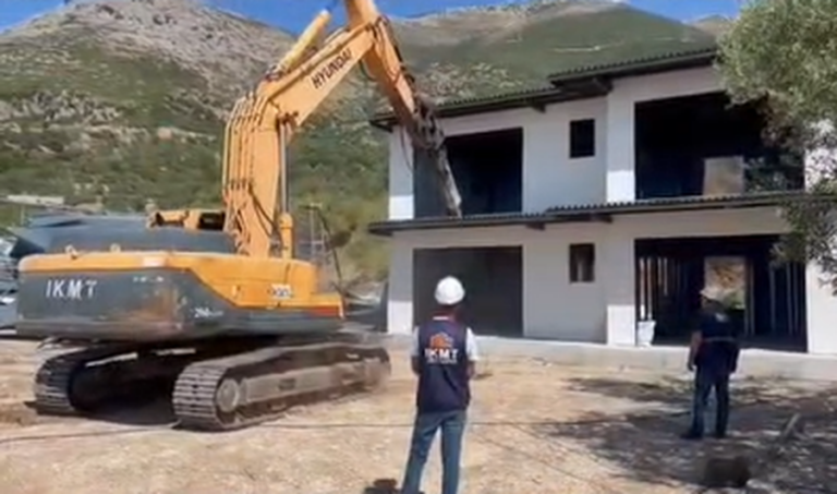 IKMT aksion në Borsh dhe Llaman, prishen ndërtimet pa leje