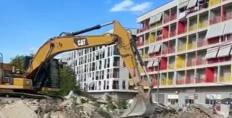 Faza e re e rindërtimit në Kombinat, Bashkia e Tiranës vijon heqjen e mbetjeve