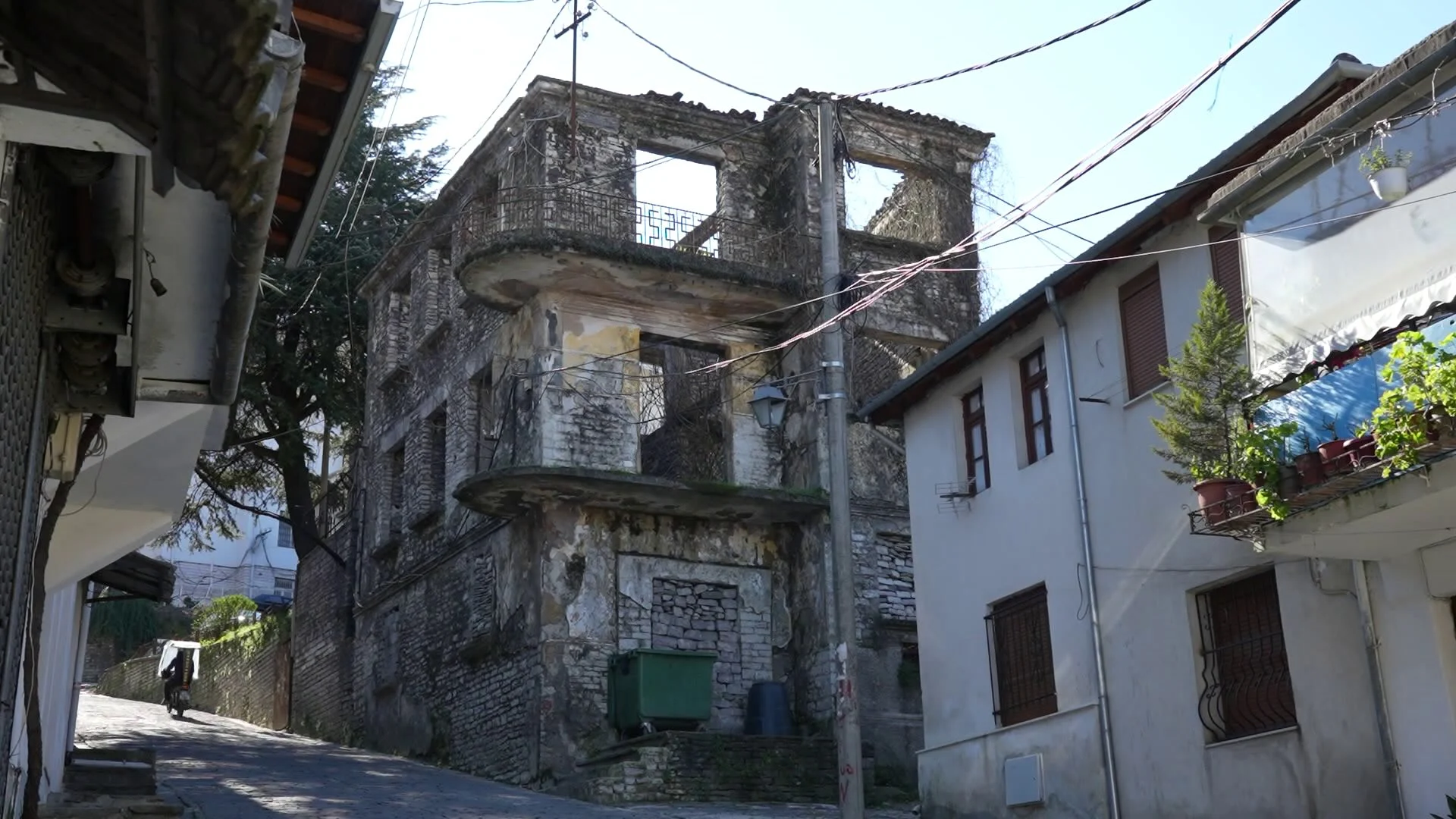 Trashëgimtarët nuk investuan  shteti merr në mbrojtje 90 banesa historike