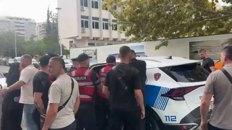 Pritën Ramën pas takimit në Vlorë, policia shoqëron Baki Goxhajn dhe 3 persona