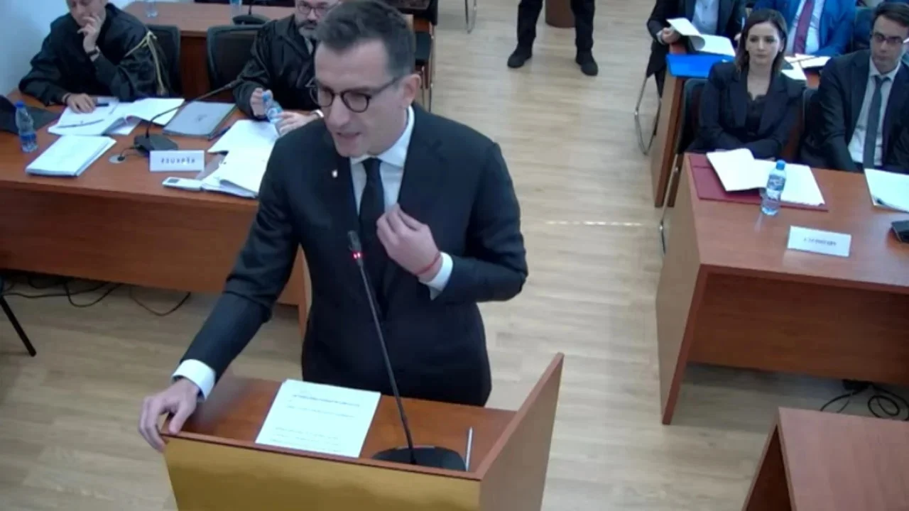 Pas dy vendimeve në Kushtetuese  avokatët e Veliajt përgatisin hapin e radhës  Më 10 shtator çështja e arrestit shkon në Strasburg