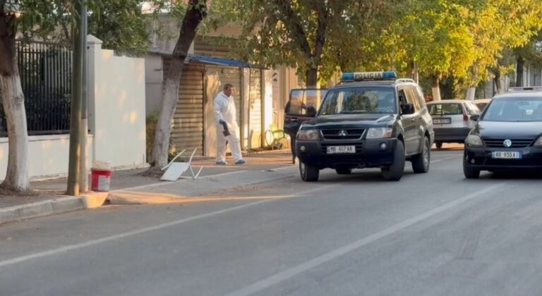 Tronditet Shkodra, 25-vjeçari qëllon me armë zjarri babë e bir, i riu ndërron jetë në spital!