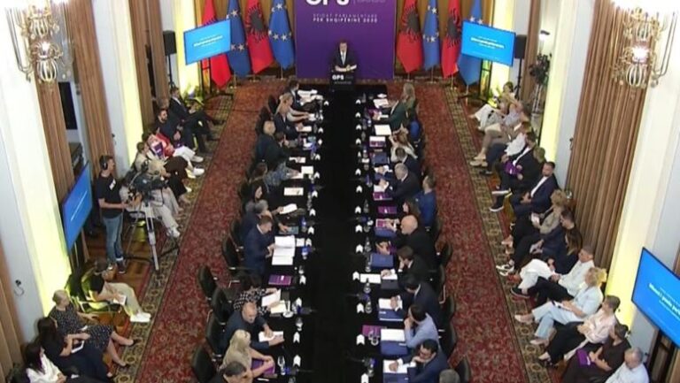PS në kërkim të 84 votave për 46 bashki, në mbledhjen e grupit të PS mungon Balluku