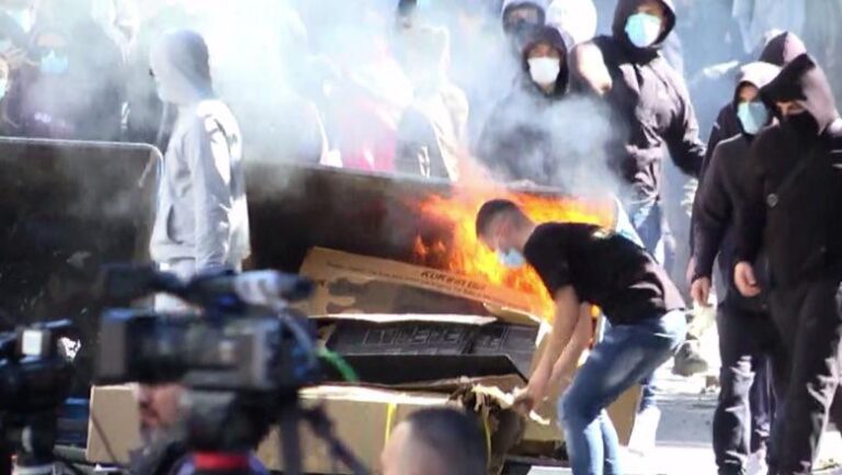 Delegacioni i BE-së reagon për protestat studentore: Shqetësim për përshkallëzimin e dhunshëm