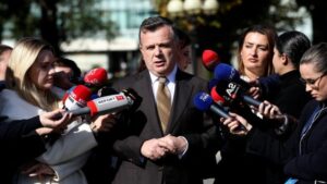 Kuvend/ Pse Balluku paraqitet veç në momentin e votimit? Balla: Gjithmonë aty, në orën e përcaktuar