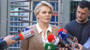 Seanca shtyhet për në 5 nëntor, Monika Kryemadhi: Qesharake! Janë shkelur të gjitha procedurat